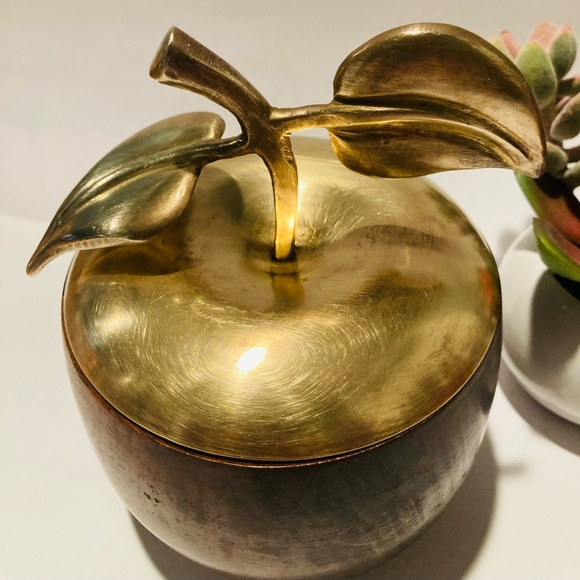 BRONZE & MAHOGANY DECOR - Picture 3 of 7